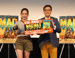 筧美和子（左）とコトブキツカサが『マッドマックス』を熱弁