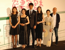 左より相武、菅野、阿部、天海、富司、遊川監督