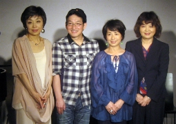 左からクミコ、春風亭昇太、阿川佐和子、残間里江子