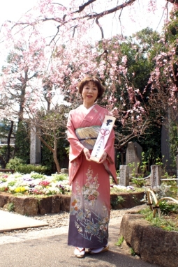 水元亜紀、西新井大師で桜満開ヒット祈願