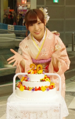 岩佐美咲、20歳の誕生日イベントで新曲発売をサプライズ発表