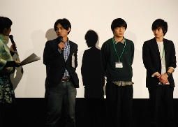 左から『チキンズダイナマイト』の飯塚監督、出演の岡山天音、碓井将大