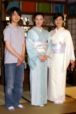 NHK教育「にっぽんの芸能」をPRした（左から）冨田佳輔、檀れい、南野陽子