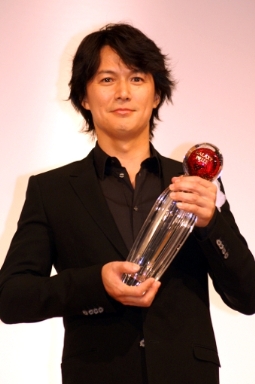 「第48回ギャラクシー賞」でテレビ部門個人賞を受賞した福山雅治