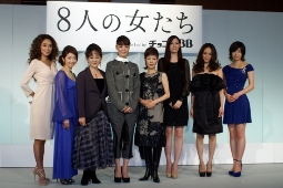 舞台「8人の女たち」をPRした（左から）浅野温子、荻野目慶子、加賀まり子、大地真央、戸田恵子、マイコ、牧瀬里穂、南沢奈央