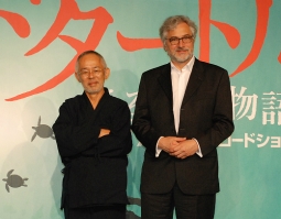 『レッドタートル』記者会見に出席したジブリの鈴木Ｐ（左）とマイケル監督