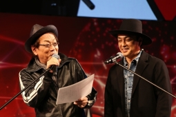 アサイラムのイベントに登場した堀内賢雄(左)と三上哲