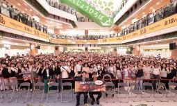 ららぽーと安城で約1000人を前にトークショー