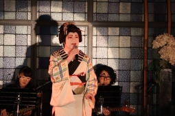 新曲発売記念ライブを行った北岡ひろし