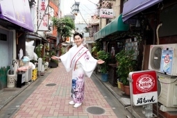 新曲発売記念イベントを行った彩青（撮影協力：辰巳新道）