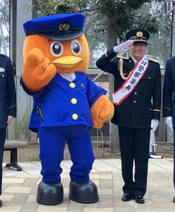 一日警察署長を務めた中村唯人