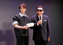 （左）楠木康平、コージー冨田