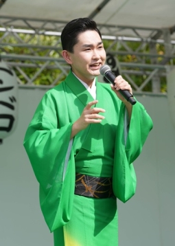 彩青