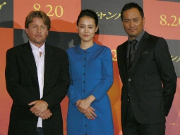 「シャンハイ」舞台挨拶、左よりハフストローム監督、菊地、渡辺