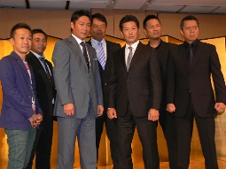 左から本間監督、田中、元木、内藤、高橋、鈴木、佐藤