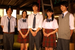 NHKドラマ「金魚倶楽部」をPRした（左から）吉沢亮、水野絵梨奈、入江甚儀、刈谷友衣子、栗原吾郎