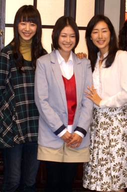 「カレ、夫、男友達」をPRした（左から）夏帆、真木よう子、木村多江